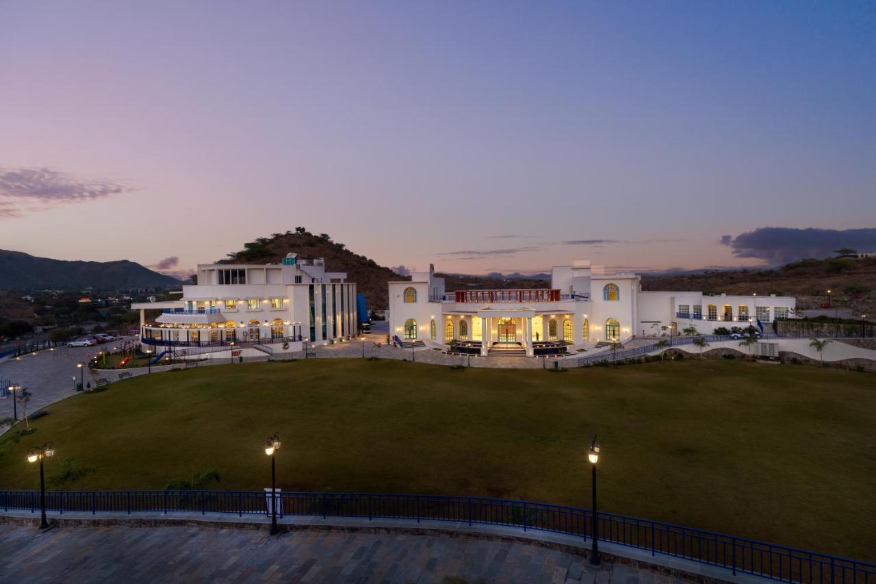 Ramee Royal & - Resort 5*